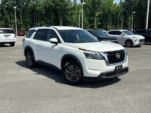 Used 2025 Nissan Pathfinder SV AWD/4WD image 2