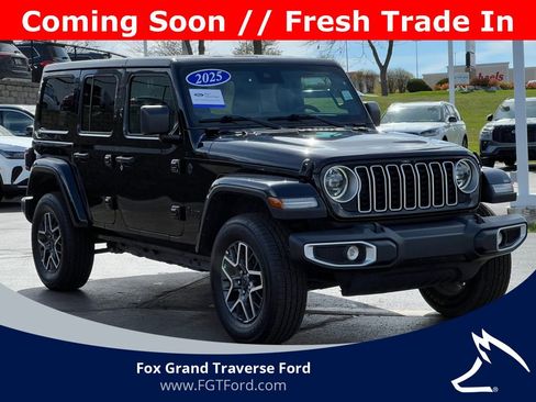 Used 2025 Jeep Wrangler Unlimited Sahara AWD/4WD image 36