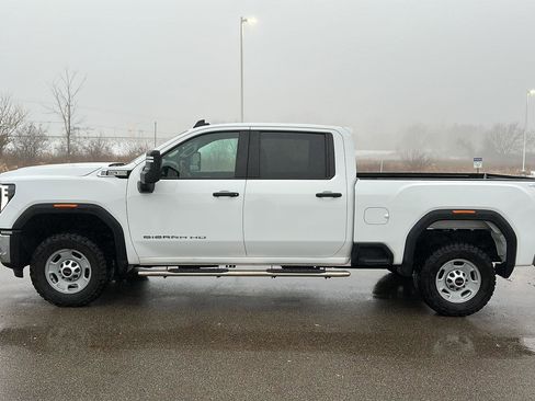 Used 2024 GMC Sierra 2500 Pro w/ Convenience Package image 6
