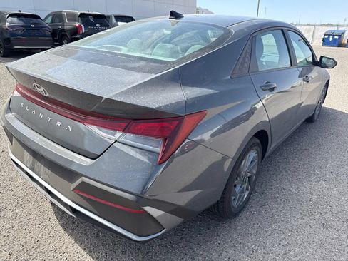 Used 2024 Hyundai Elantra SEL FWD image 5