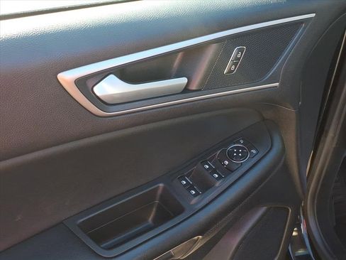 Used 2023 Ford Edge SEL image 11