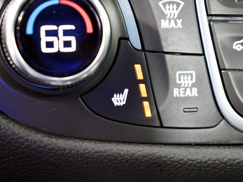 Used 2022 Chevrolet Equinox LT w/ Driver Convenience Package image 36