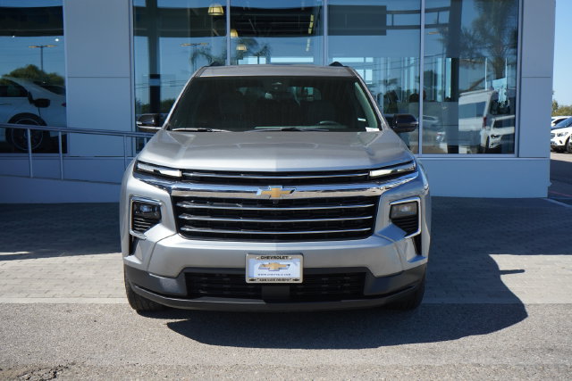 Used 2026 Chevrolet Traverse LT FWD image 3