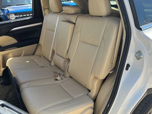 Used 2016 Toyota Highlander XLE image 17