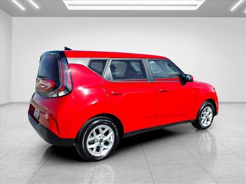 Used 2025 Kia Soul LX w/ LX Technology Package FWD image 11
