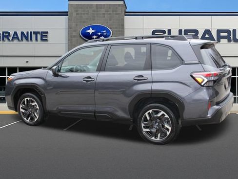 Used 2025 Subaru Forester Premium AWD/4WD image 8