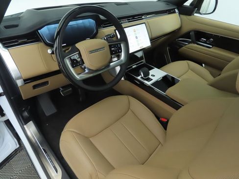 New 2025 Land Rover Range Rover Autobiography image 9