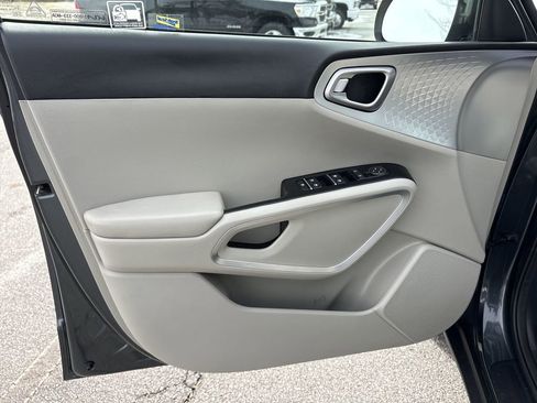 Used 2023 Kia Soul LX image 22