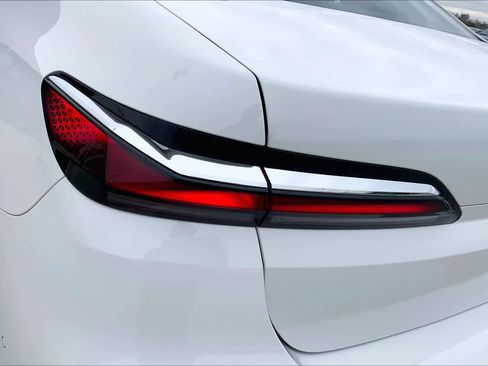 Used 2024 BMW 740i image 28