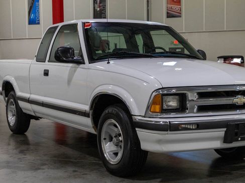 Used 1995 Chevrolet S10 Pickup LS RWD image 38