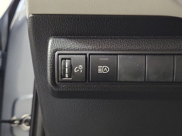 Used 2023 Toyota Corolla SE w/ SE Premium Package FWD image 24