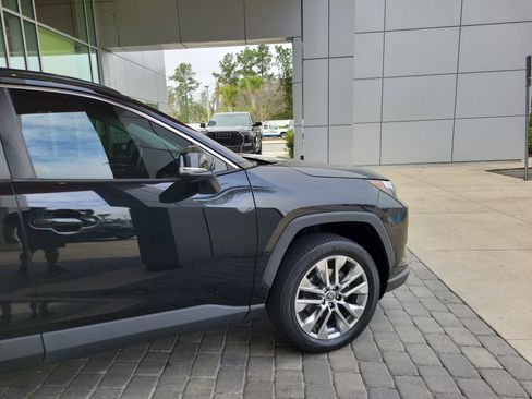 Certified 2022 Toyota RAV4 XLE Premium image 8