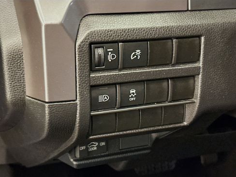 Used 2025 Toyota Tacoma TRD Off-Road AWD/4WD image 17