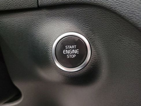 Certified 2025 Volvo XC40 B5 Plus image 32