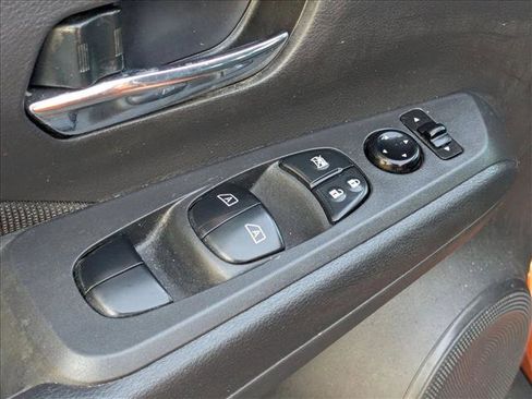Used 2021 Nissan Kicks SV FWD image 11