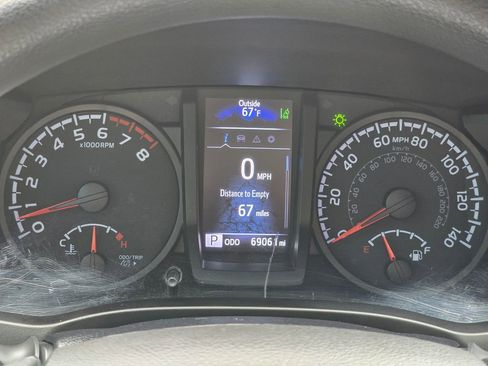 Used 2021 Toyota Tacoma SR AWD/4WD image 31
