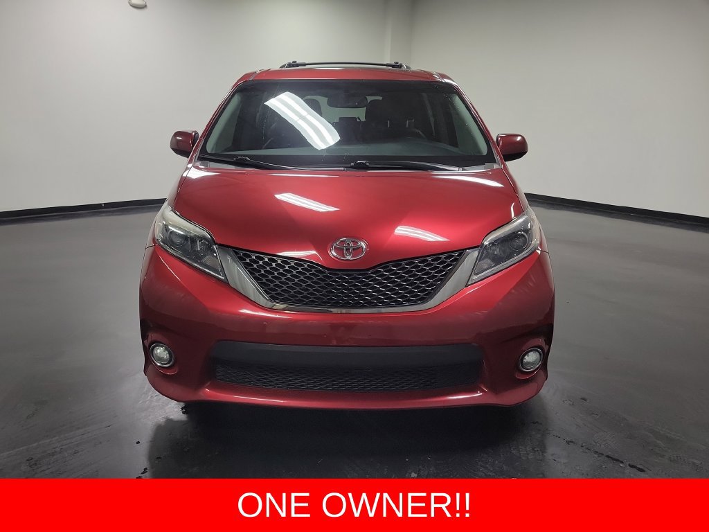 Used 2015 Toyota Sienna SE FWD image 2