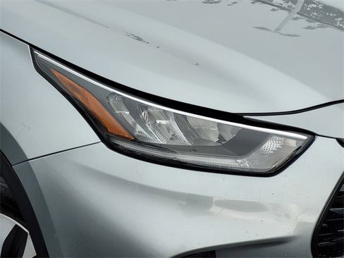 Used 2020 Toyota Highlander XLE image 11