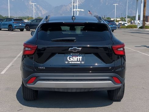 Used 2024 Chevrolet Trax LT w/ Driver Confidence Package FWD image 4