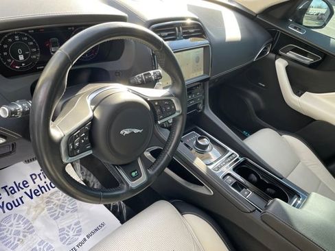 Used 2019 Jaguar F-PACE R-Sport image 18