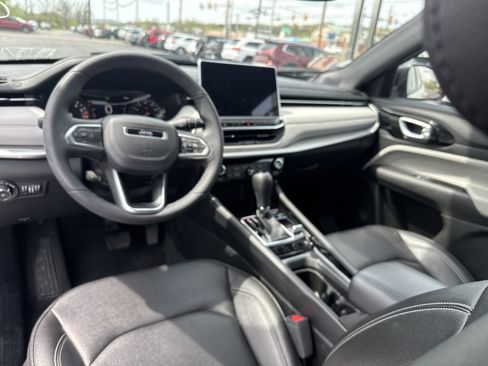 Used 2025 Jeep Compass Limited AWD/4WD image 14