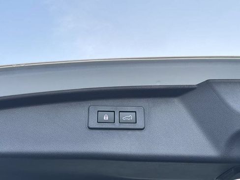 Certified 2025 Subaru Outback Touring XT AWD/4WD image 15
