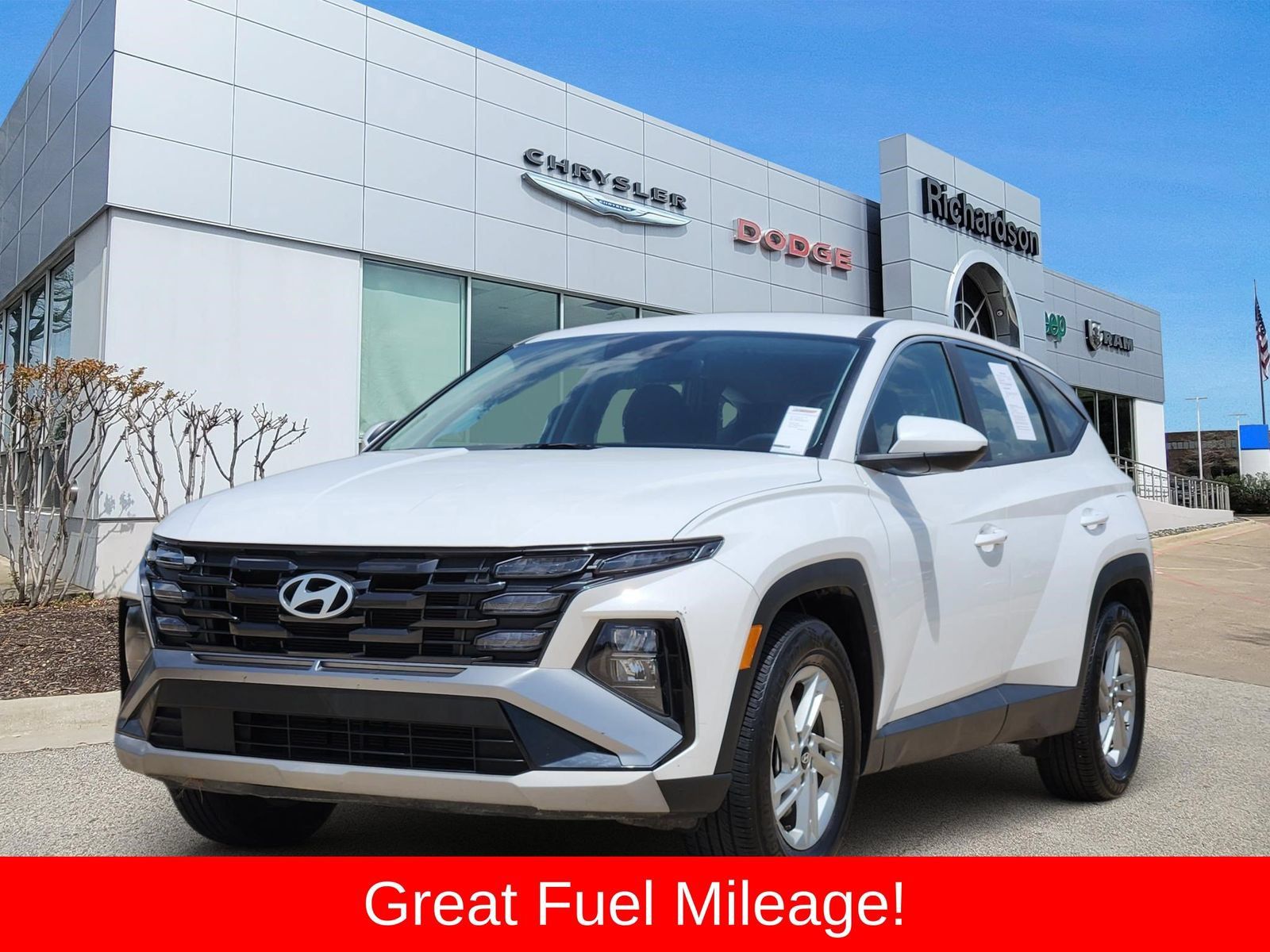 Used 2025 Hyundai Tucson SE FWD image 2