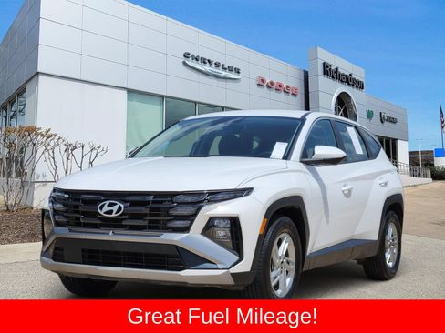 Used 2025 Hyundai Tucson SE FWD image 2