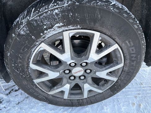 Used 2023 GMC Acadia SLE image 6