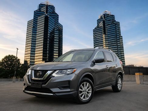 Used 2018 Nissan Rogue SV AWD/4WD image 1