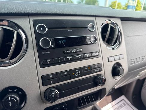 Used 2015 Ford F250 XLT w/ XLT Premium Package AWD/4WD image 41