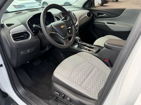 Used 2023 Chevrolet Equinox LS w/ LS Convenience Package FWD image 11