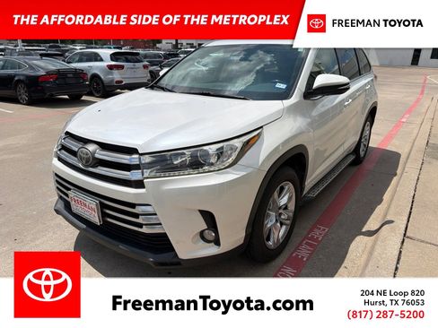 Used 2017 Toyota Highlander Limited FWD image 1