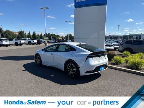 Used 2024 Toyota Prius Prime FWD image 4