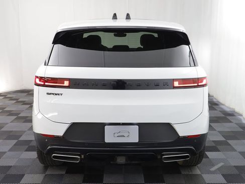 Used 2024 Land Rover Range Rover Sport SE image 16
