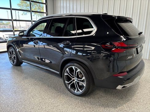 Used 2025 BMW X5 xDrive40i w/ Premium Package AWD/4WD image 2