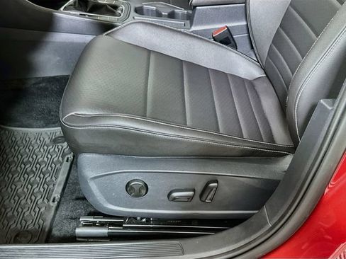 Certified 2023 Volkswagen Jetta SE w/ Panoramic Sunroof Package FWD image 17