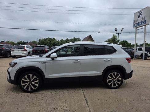 Used 2024 Volkswagen Taos SE image 4