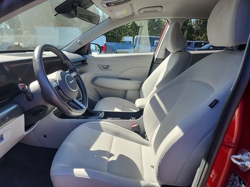 Used 2025 Hyundai Kona SEL FWD image 9