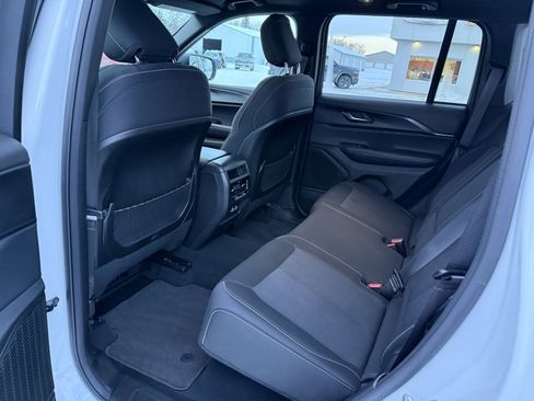 Used 2024 Jeep Grand Cherokee Laredo w/ Luxury Tech Group I image 12