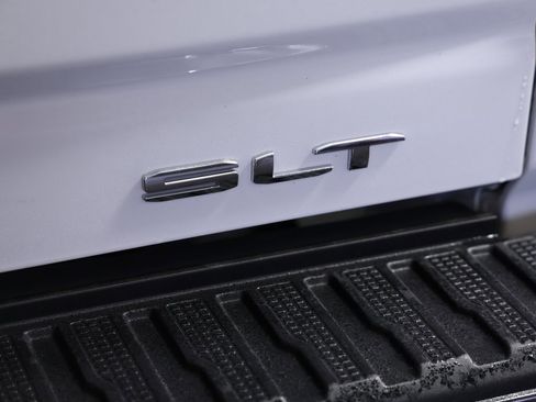 New 2026 GMC Sierra 3500 SLT w/ SLT Convenience Package image 8