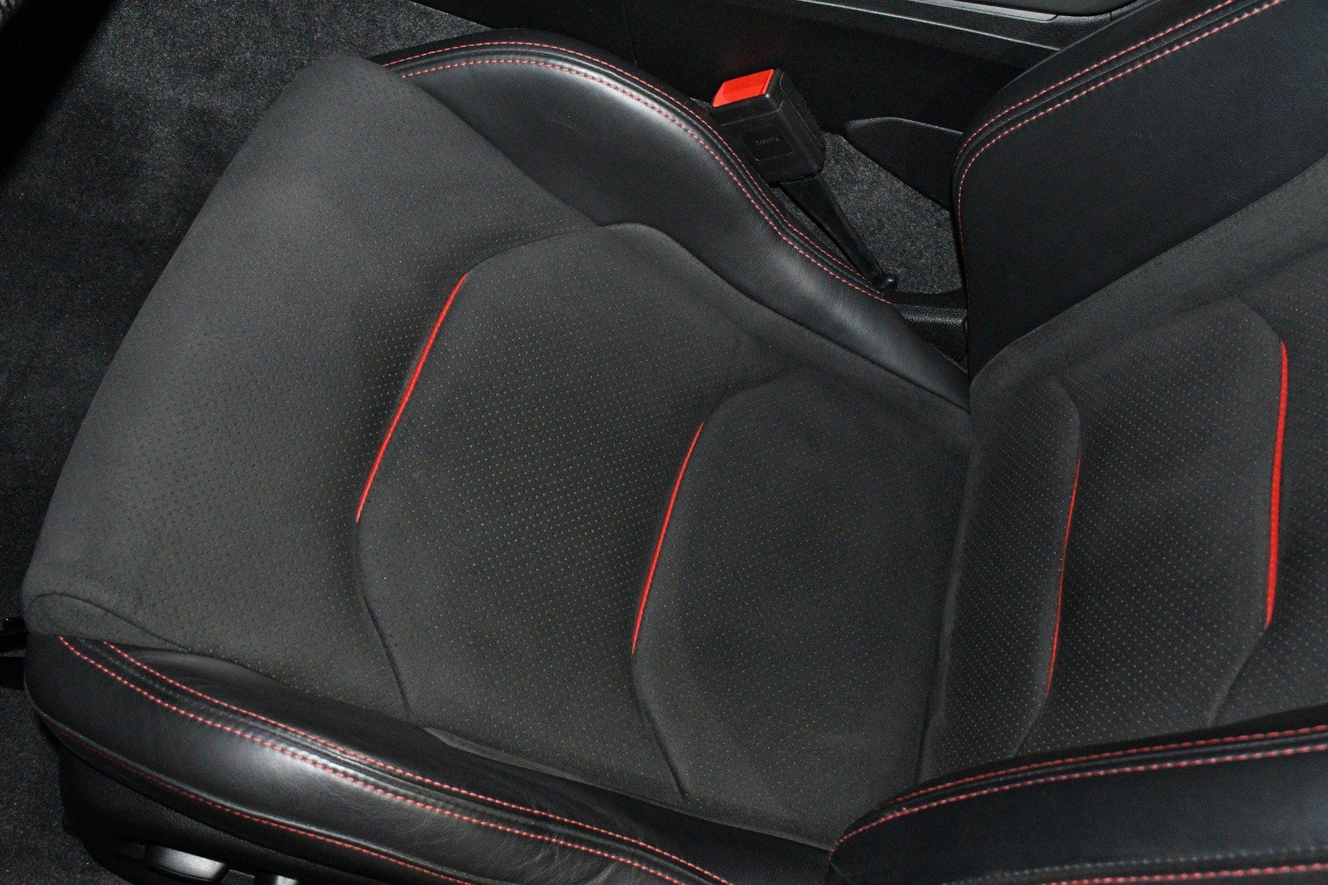 Used 2020 Chevrolet Camaro ZL1 RWD image 11