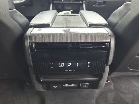 Used 2022 Jeep Wagoneer Series II AWD/4WD image 14
