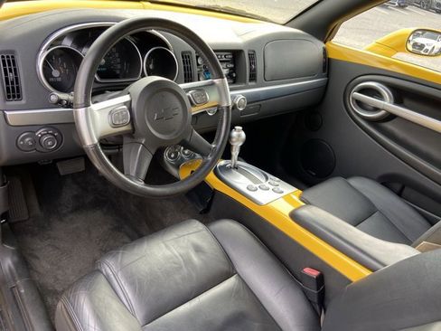 Used 2004 Chevrolet SSR w/ Preferred Equipment Group image 12