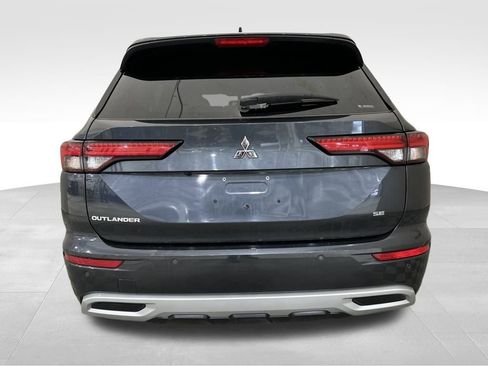 Used 2024 Mitsubishi Outlander SE image 4