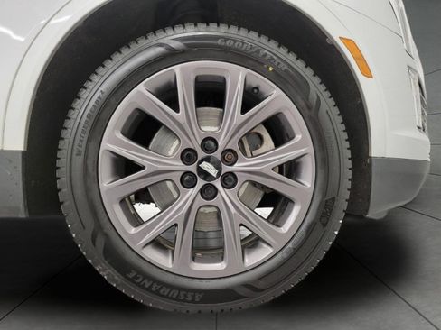 Used 2019 Cadillac XT5 Luxury w/ LPO, Black Ice Package image 3