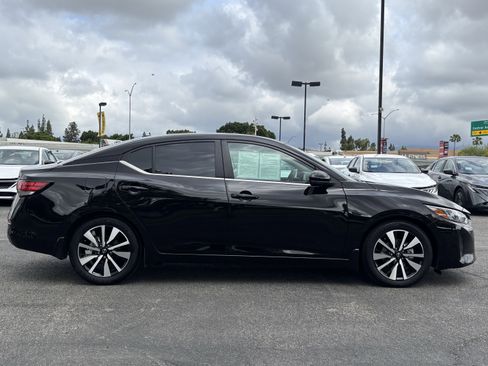 Used 2024 Nissan Sentra SV w/ SV Premium Package image 2