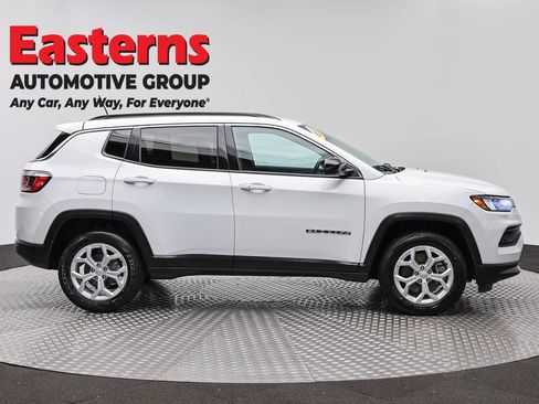 Used 2024 Jeep Compass Latitude AWD/4WD image 4