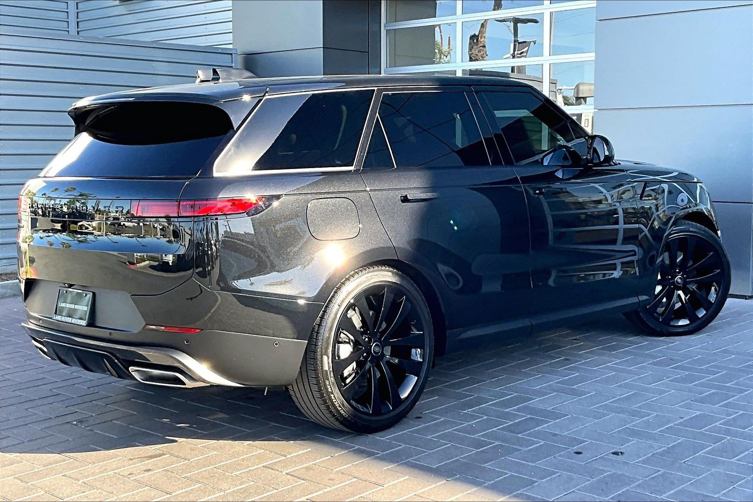 Used 2025 Land Rover Range Rover Sport SE AWD/4WD image 13