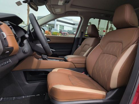 New 2026 Nissan Pathfinder Platinum image 11